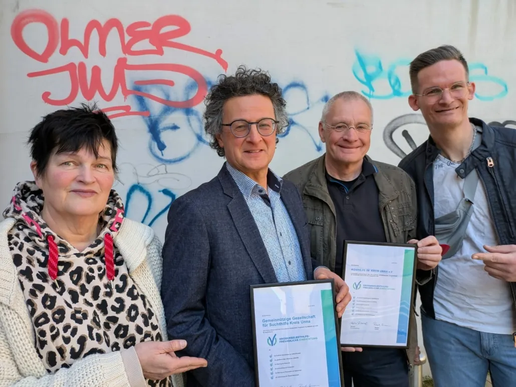 Verleihung des Zertifikats Drogenselbsthilfe-freundliche Einrichtung an die Suchthilfe Unna und die Aidshilfe Unna
